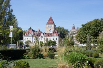 Le Château d'Ouchy vu depuis Place du Général Guisan